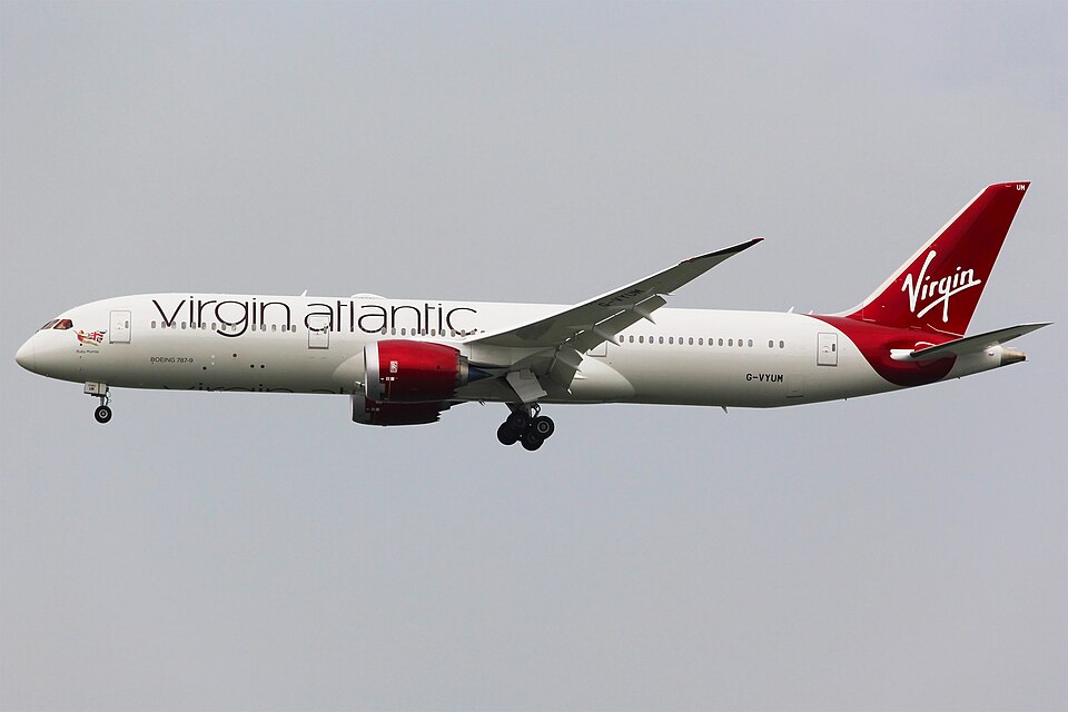 Virgin Atlantic Boeing 787-9 approaching Hong Kong International Airport